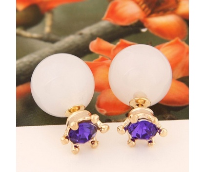 Fashion Jewelery Náušnice oboustranné bílé s fialovým kamínkem - Náušnice kuličky s fialovým kamínkem
