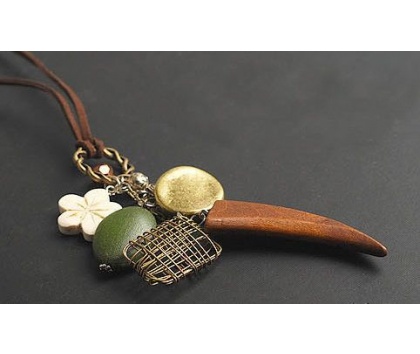 Fashion Jewelery Náhrdelník s dřevěnou ozdobou - Náhrdelník s dřevěnou ozdobou