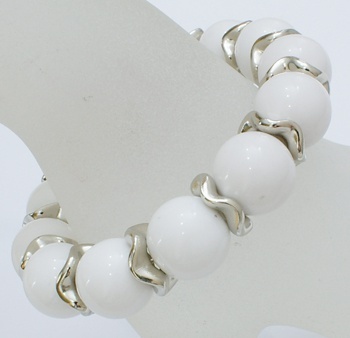 Fashion Jewelery Bílý perlový náramek se stříbrnými aplikacemi