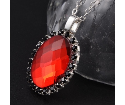 Fashion Jewelery Náhrdelník s červeným kamínkem