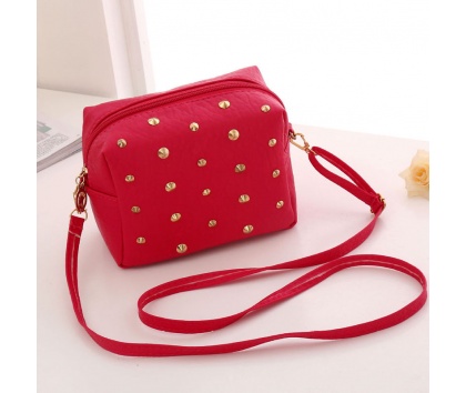 Kabelka růžová se zlatými nýtky