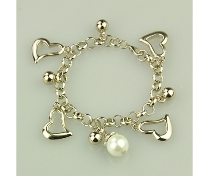 Fashion Jewelery Náramek se srdíčky a bílými perlami
