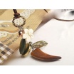 Fashion Jewelery Náhrdelník s dřevěnou ozdobou - Náhrdelník s dřevěnou ozdobou