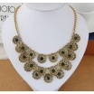 Fashion Jewelery Náhrdelník s kovovými květinami - Náhrdelník s kovovými květinami